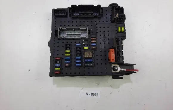 Volvo XC90 Fuse module 8676391