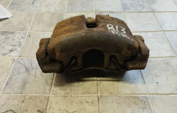 Volkswagen Golf V Front brake caliper