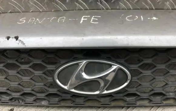 Hyundai Santa Fe Manufacturer badge logo/emblem 