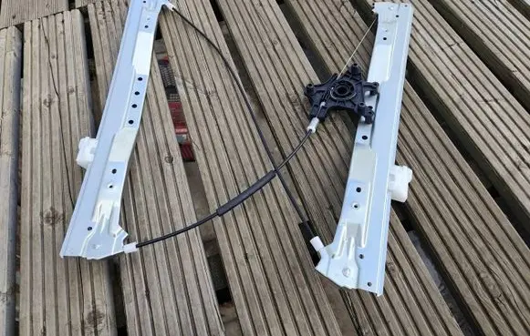 Chrysler Voyager Front window lifting mechanism without motor 