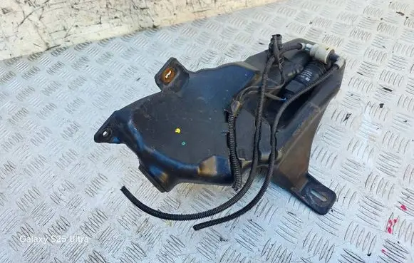 Opel Astra J Windshield washer fluid reservoir/tank 13260579