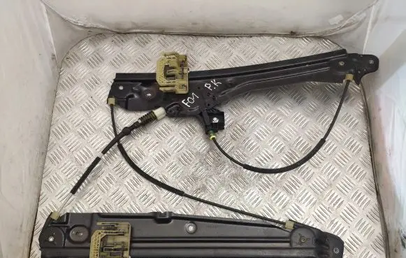 BMW 7 F01 F02 F03 F04 Front door electric window regulator 7182085