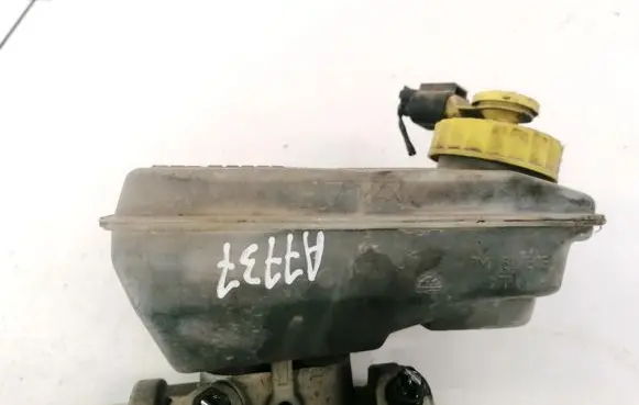 Brake fluid reservoir