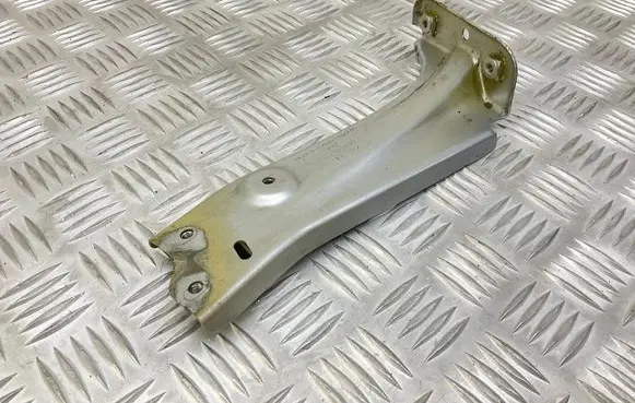Fender mounting bracket