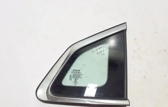 Nissan Qashqai Rear side window 833124EA0A