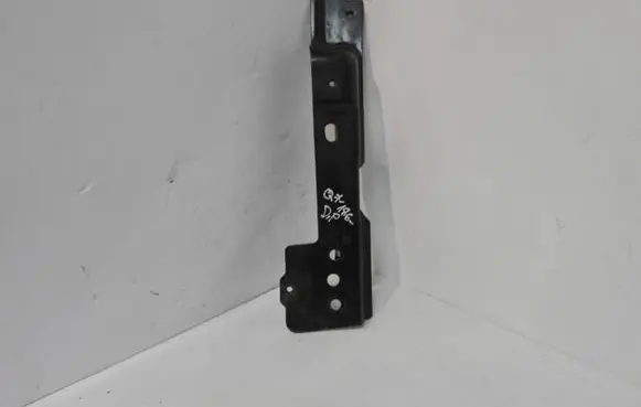 Audi Q7 4L Fender mounting bracket 4L0805698