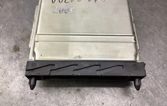 Volvo V70 Engine control unit/module 30646978A 0281011441 1039S04101