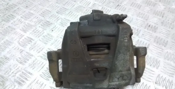 Volkswagen PASSAT B7 USA Front brake caliper