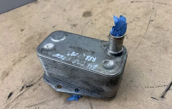 BMW 3 E46 Engine oil radiator 7787698 11427787698 11422247015