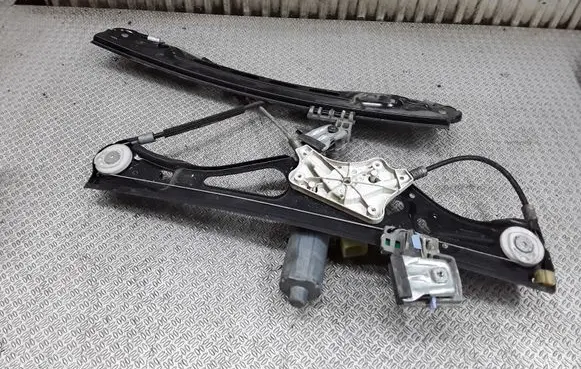 Mercedes-Benz E W211 Front door window regulator with motor A2117200146 A2118202942