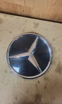 Mercedes-Benz GLC C253 Manufacturer badge logo/emblem A0008881000