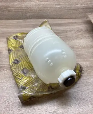 Coolant expansion tank/reservoir