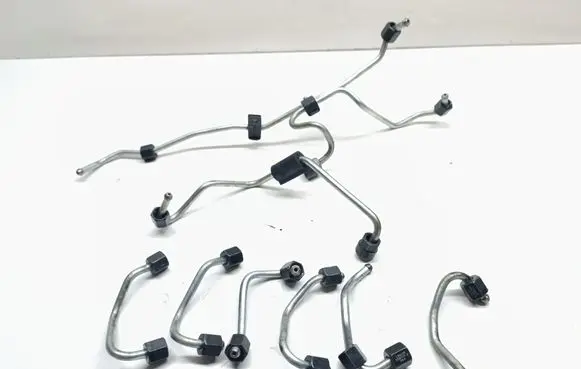 Porsche Cayenne (92A) Fuel injector supply line/pipe 