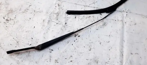 Skoda Octavia Mk1 (1U) Front wiper blade arm 1U1955409