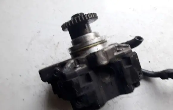 Mercedes-Benz CLS C219 Fuel injection high pressure pump 6420106600
