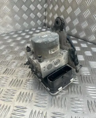 Volkswagen Caddy ABS Pump 7E0907379P 7E0614517M