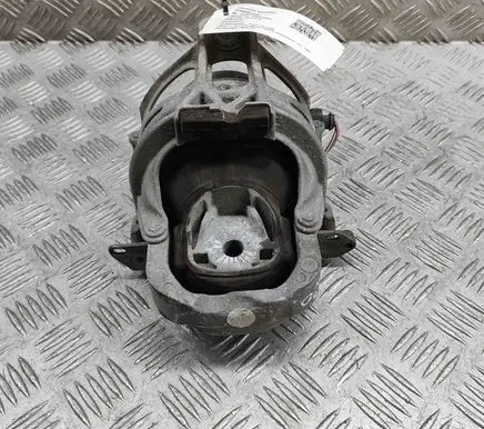 Audi Q7 4M Engine mount bracket 782215151018 782215147917