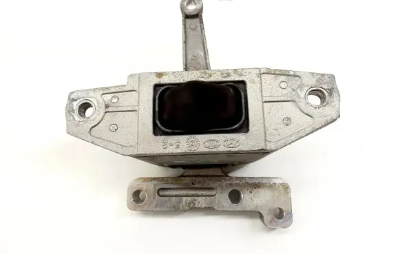 Hyundai i30 Engine mount bracket 21812G4100 21810G4100