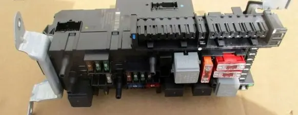 Mercedes-Benz E W212 Fuse module A2129000105
