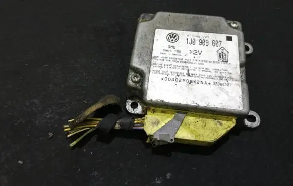 Volkswagen PASSAT B5 Airbag control unit/module 1J0909607 5WK4199