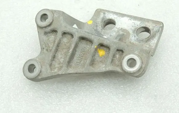 Volvo XC90 Muffler mount bracket/holder 31439850 31370260