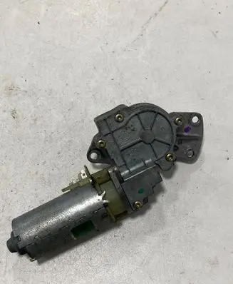 Volkswagen PASSAT B5.5 Seat adjustment motor 0130002528 198390103 231002F