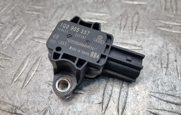 Volkswagen Eos Airbag deployment crash/impact sensor 1Q0955557
