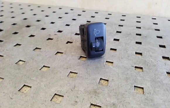 Honda CR-V Headlight level height control switch M20010