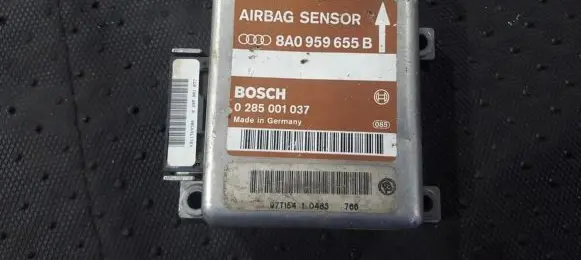 Audi A4 S4 B5 8D Airbag control unit/module 0285001037