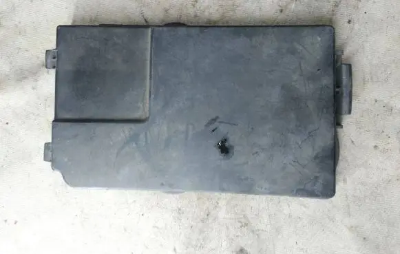 Volkswagen Touran I Battery box tray cover/lid 1k0915443