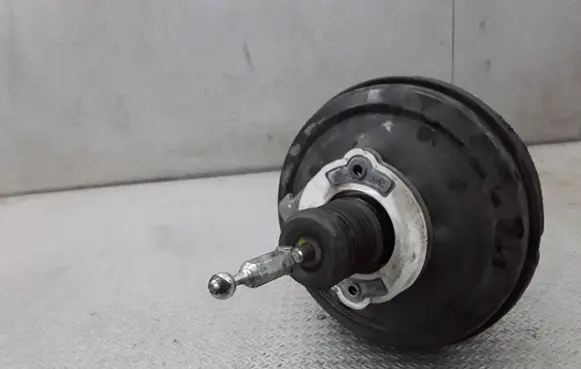 Volkswagen PASSAT B5.5 Brake booster 3B0614105A