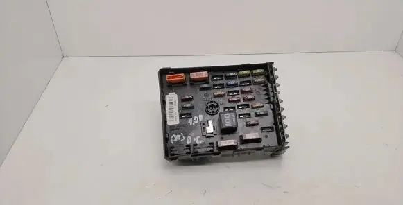Volkswagen PASSAT B6 Fuse module 3C0937125 63592777