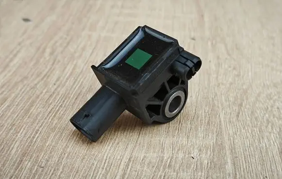 BMW 8 G16 Acceleration sensor 6861319
