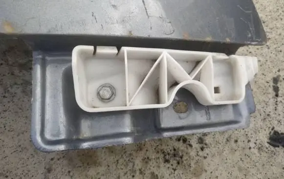 Nissan Qashqai Front bumper mounting bracket