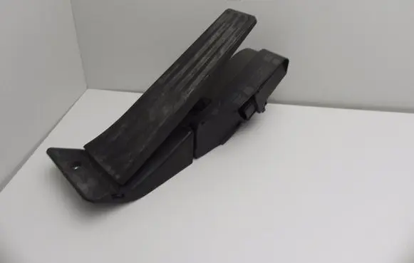 BMW 1 E81 E87 Accelerator throttle pedal 6786589 I5335