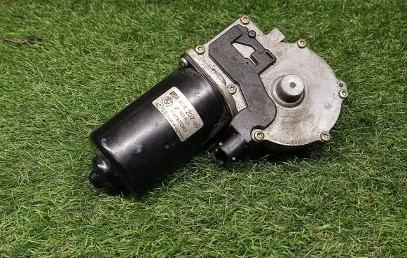 BMW 5 E39 Wiper motor 8360603 404202