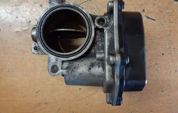 Skoda Rapid (NH) Throttle valve 03L128063AD