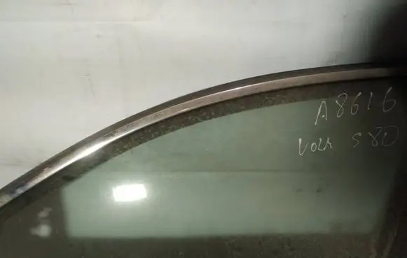 Volvo S80 Front door window glass four-door as2