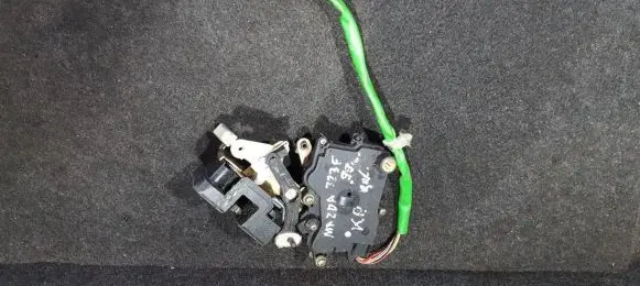 Mazda 323 F Rear door lock