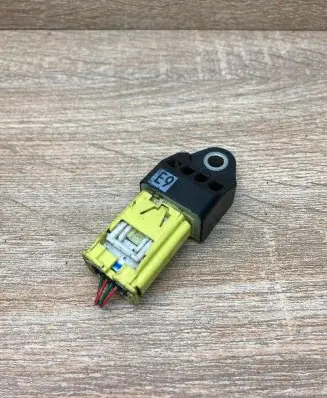 Toyota Prius (XW20) Airbag deployment crash/impact sensor 8983168030 WithPlug