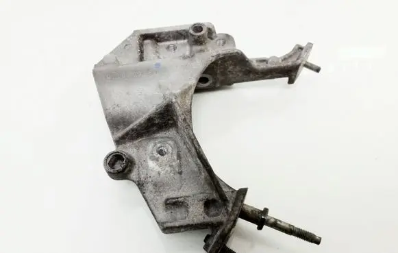Peugeot 307 Engine mounting bracket 9635969880