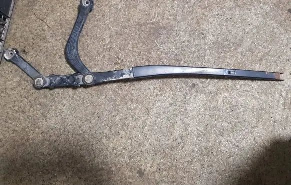 BMW 5 E39 Front wiper blade arm 61618209880 61618361744