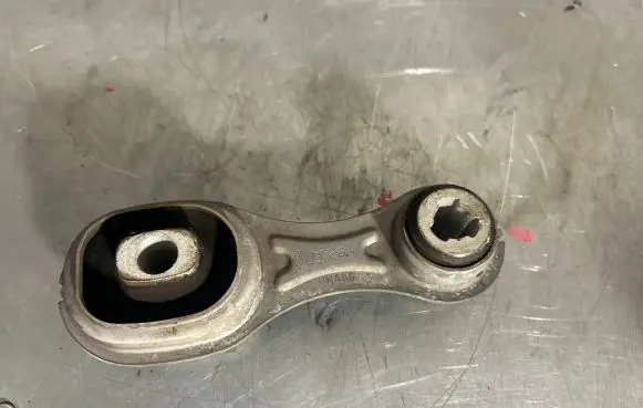 Renault Captur II Gearbox mount 11360335R PK06