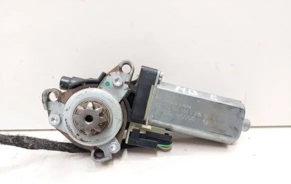 Mercedes-Benz E W211 Seat adjustment motor 0390203003 820408494