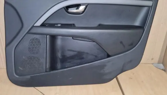 Volvo V70 Front door card panel trim