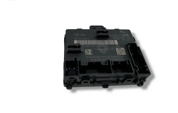 Volkswagen Tiguan Door control unit/module 5Q0959593K