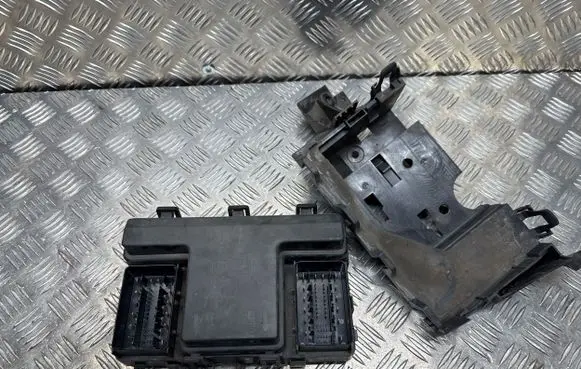 Ford Galaxy Fuse box set F2GT14A067EC 07041986 G2811