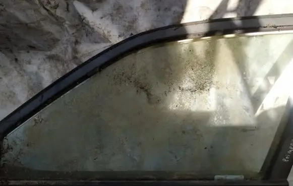 Nissan Primera Front door window glass four-door