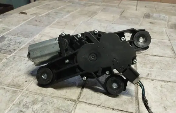 Ford Focus Rear window wiper motor 0390201205 BV6117K441AA