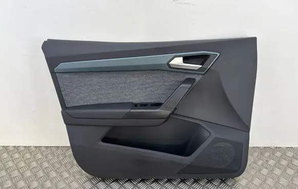 Seat Arona Front door card panel trim 6F0867131